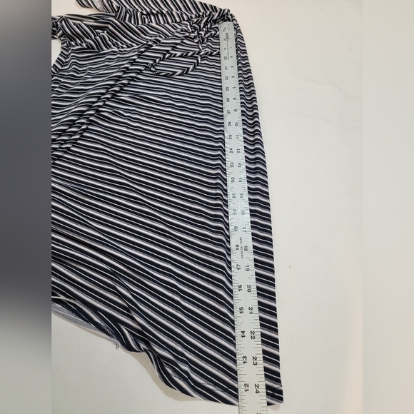 KAILEIGH FOR STITCH FIX Women's Size small navy and white faux wrap mini dress - Picture 6 of 9